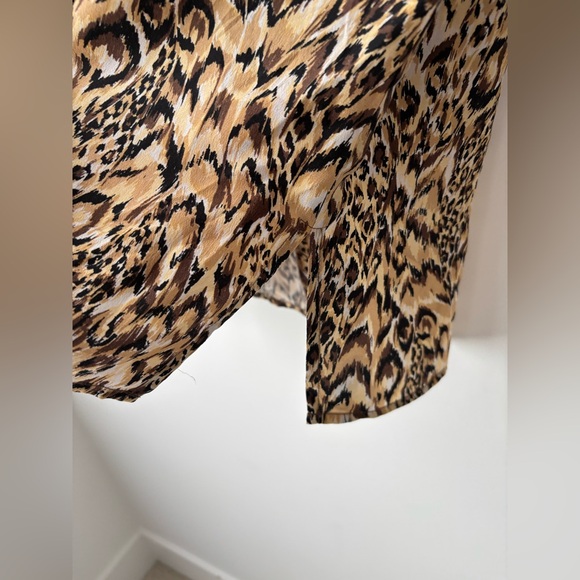 Vintage 100% Silk Leopard Print Blouse Animal Print Button Down Top S - Picture 11 of 11